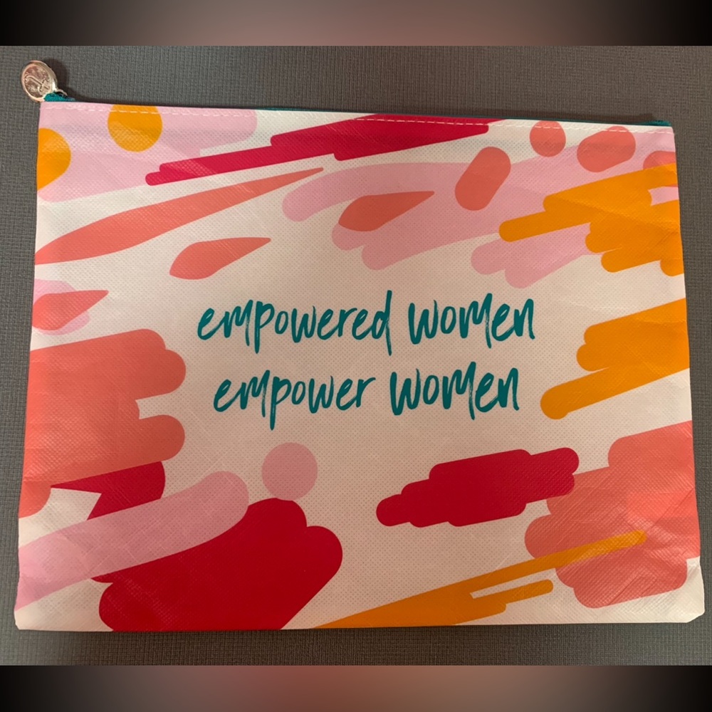 Thrive Causemetics Makeup Bag